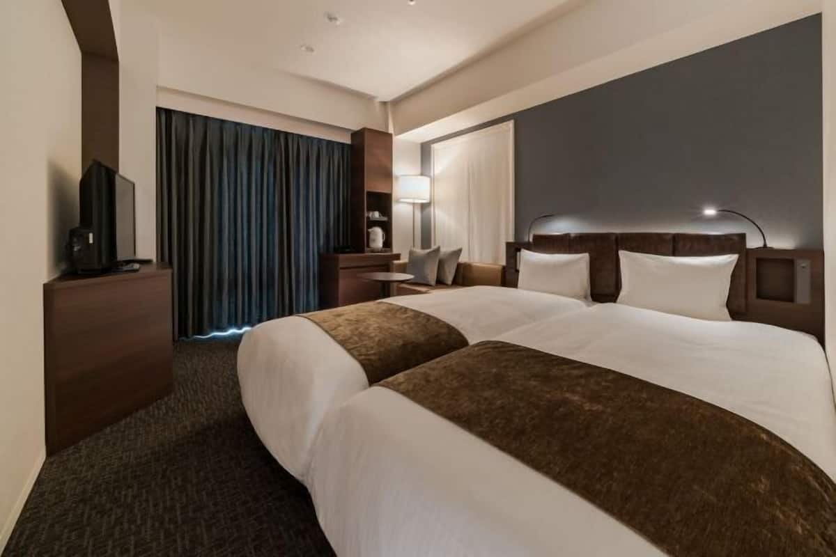 Down duvets, in-room safe, soundproofing, free WiFi