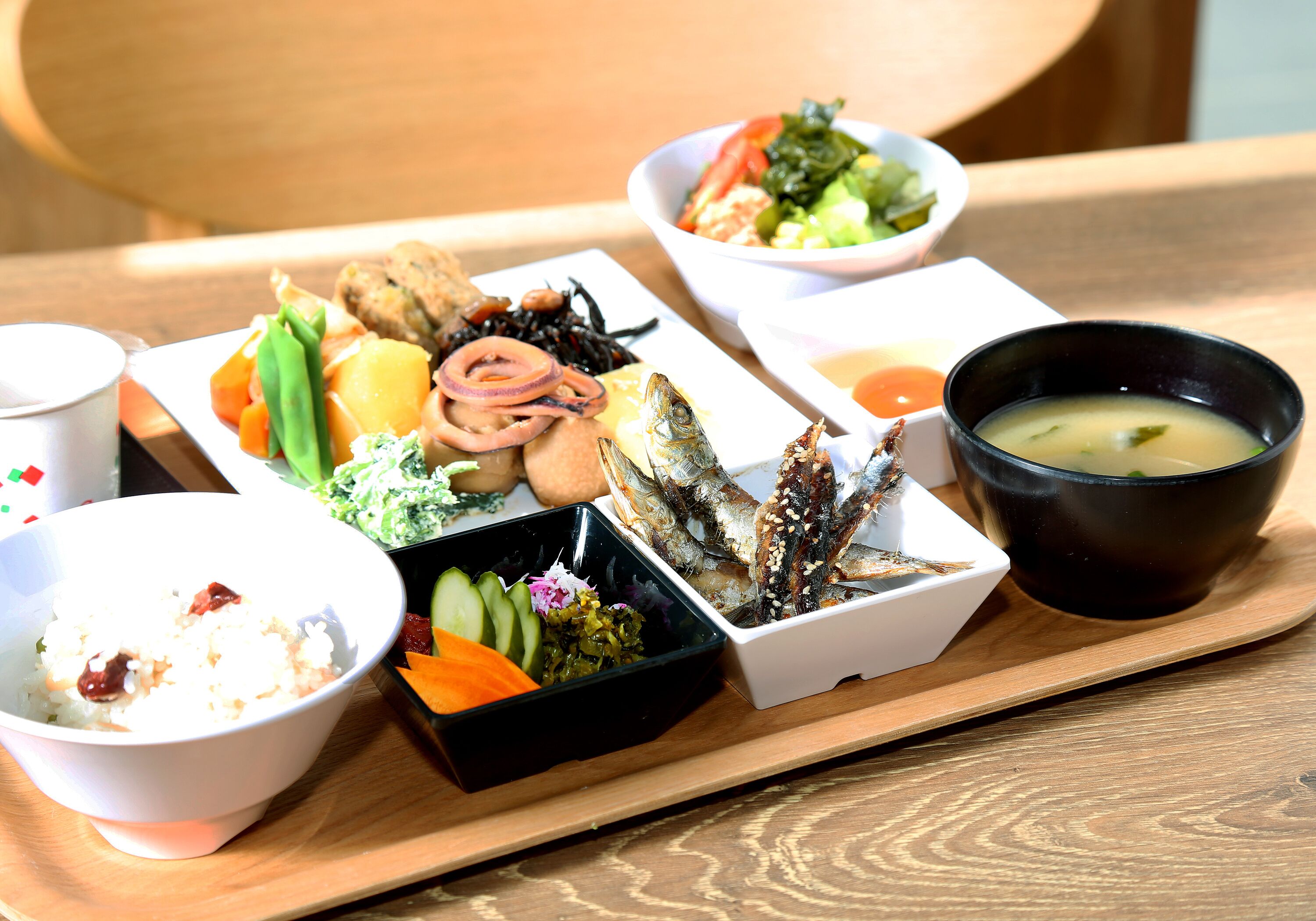 daily buffet breakfast (jpy 1700 per person)