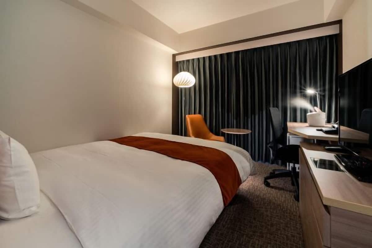 Down duvets, in-room safe, soundproofing, free WiFi