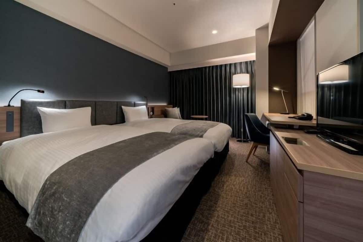 Down duvets, in-room safe, soundproofing, free WiFi