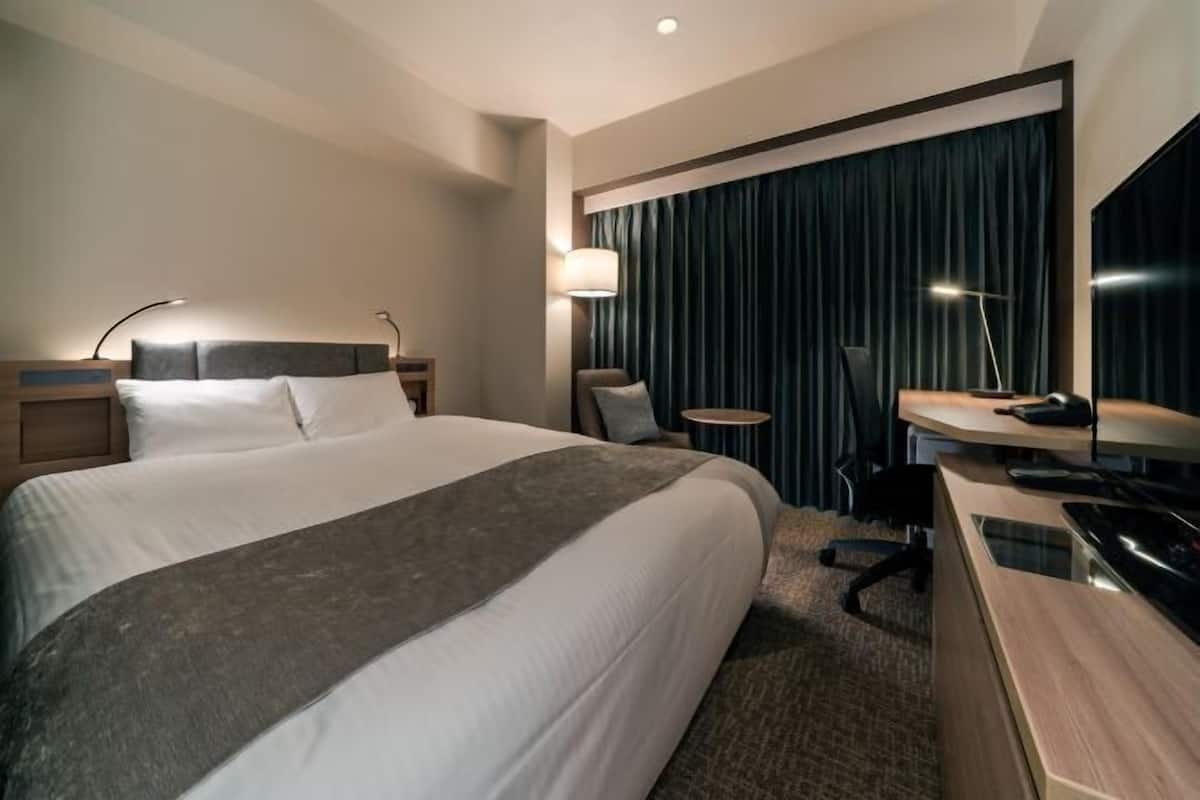 Down duvets, in-room safe, soundproofing, free WiFi