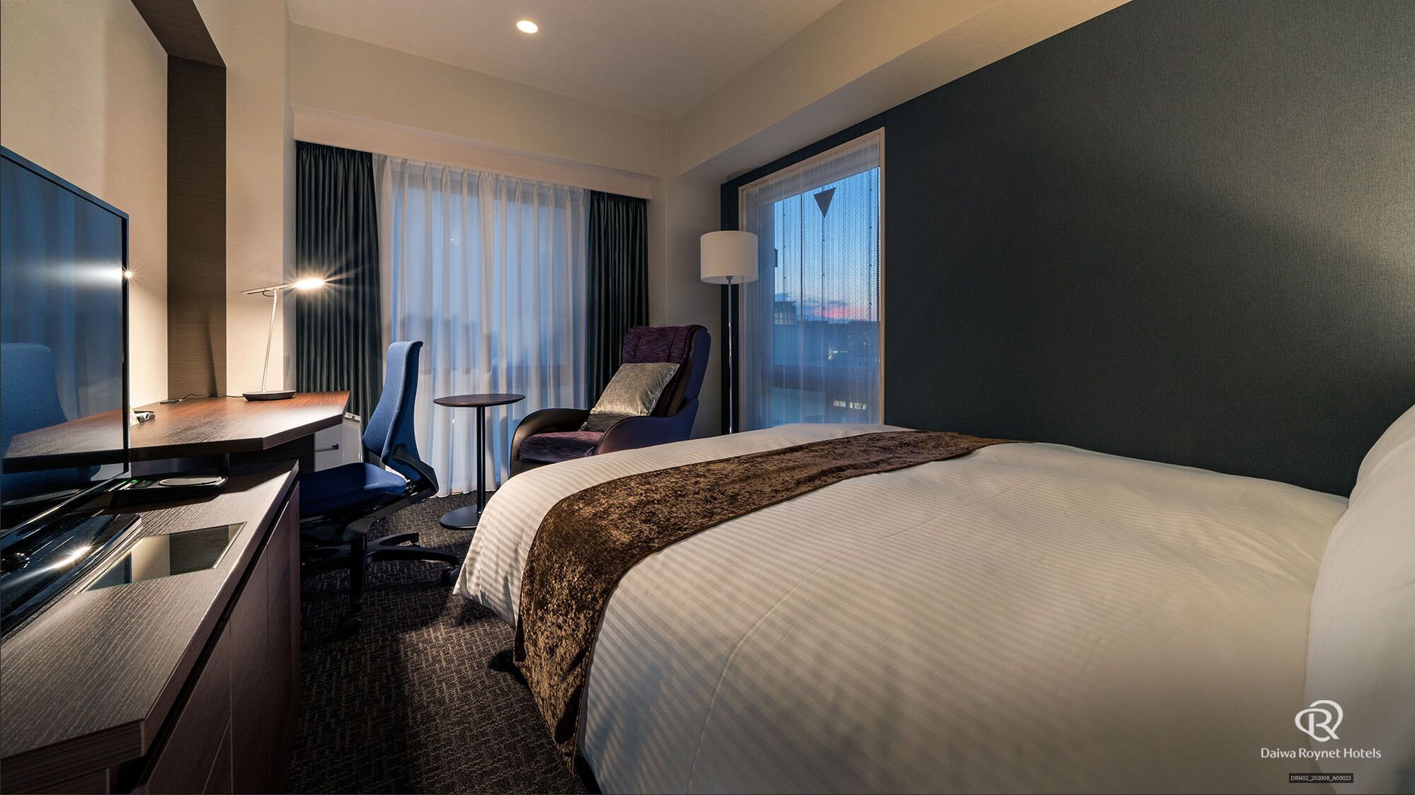 Down comforters, in-room safe, soundproofing, free WiFi