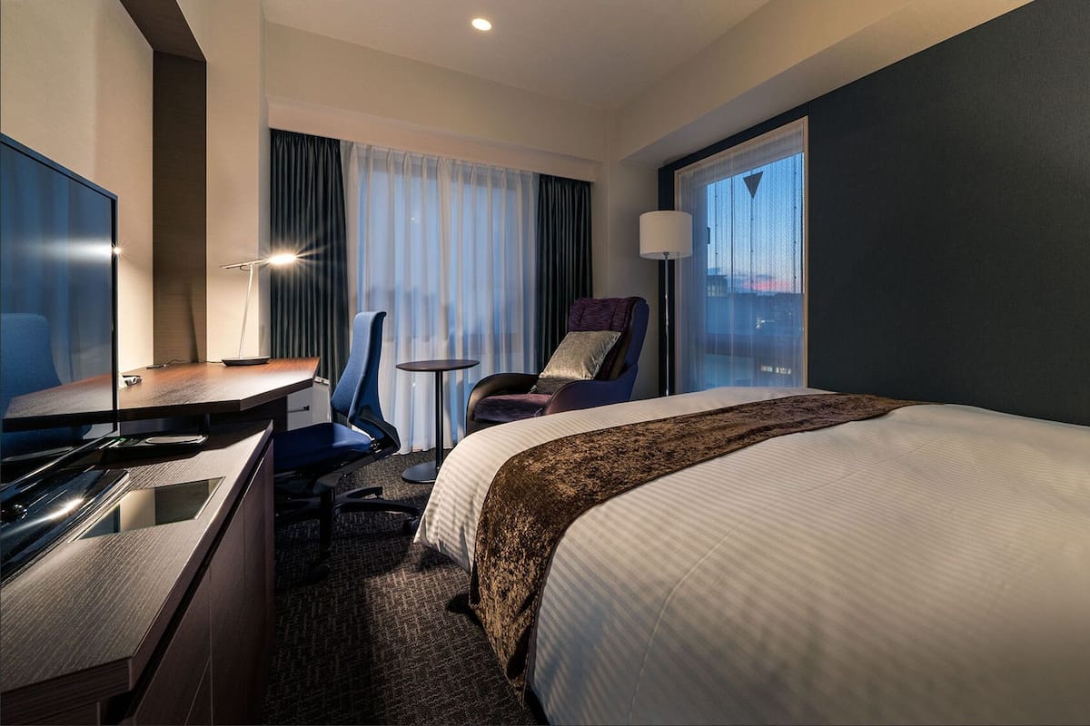 Down comforters, in-room safe, soundproofing, free WiFi