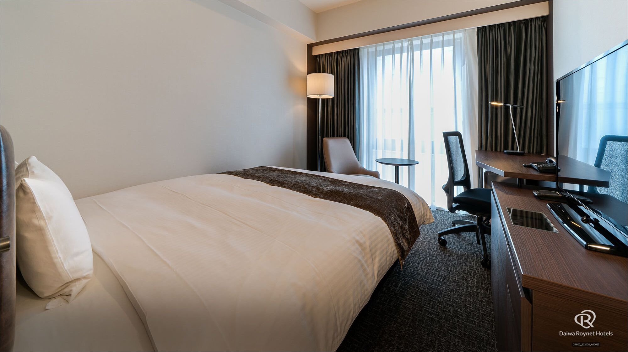 Down comforters, in-room safe, soundproofing, free WiFi