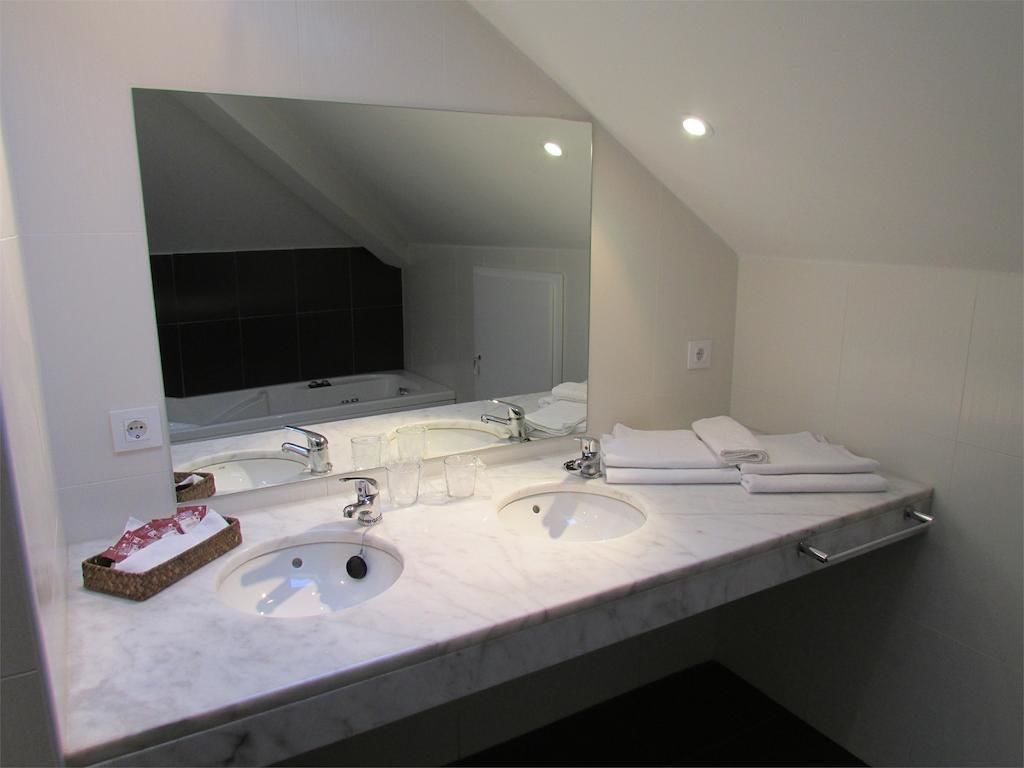 double or twin room | bathroom | shower, towels