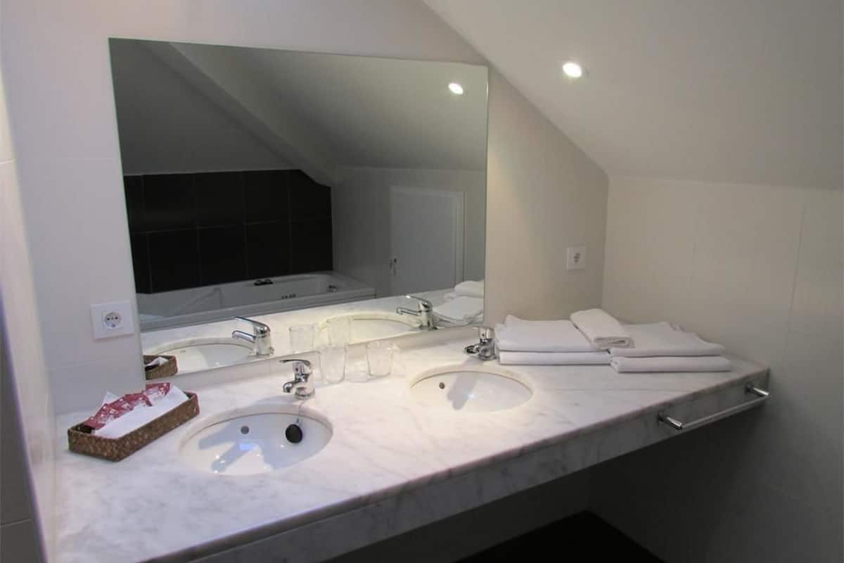 double or twin room | bathroom | shower, towels