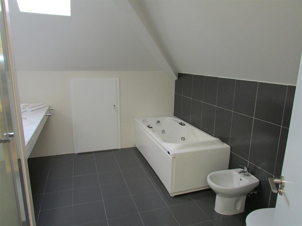 apartment, 2 bedrooms | bathroom | shower, towels