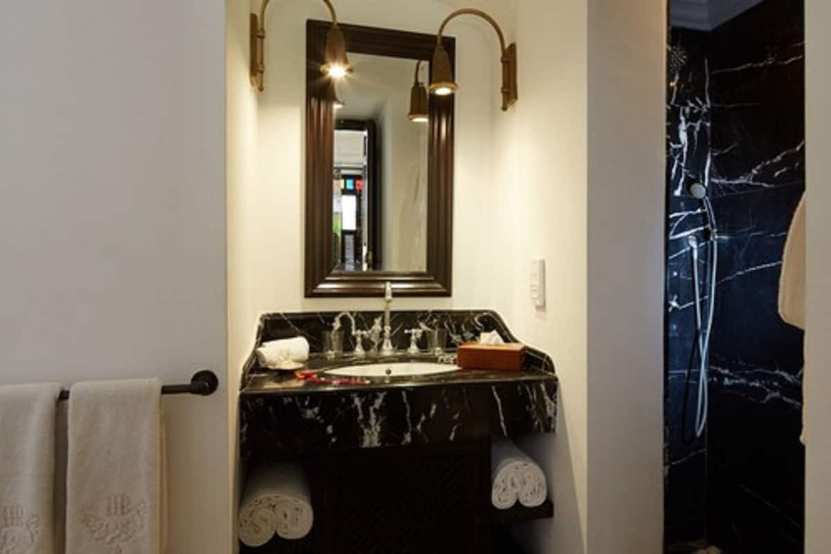 classic double room | bathroom sink