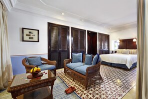 Caja de seguridad en la habitación y decoración personalizada 