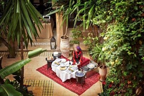 2 restaurants; lunch and dinner served - Heure Bleue Palais (Essaouira)