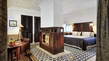 Premium Suite | In-room safe, individually decorated, individually furnished