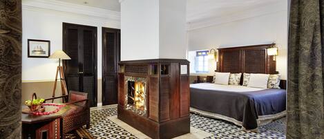 尊榮套房 | 客房內保險箱、獨特裝潢、布置獨特、筆電工作空間