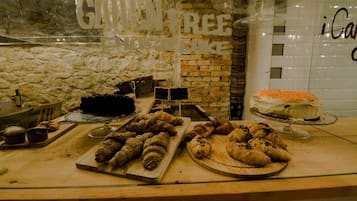 Daily continental breakfast (EUR 10 per person)