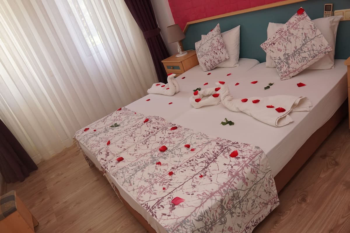 Standard-Doppelzimmer | Individuell dekoriert, kostenlose Babybetten, kostenloses WLAN
