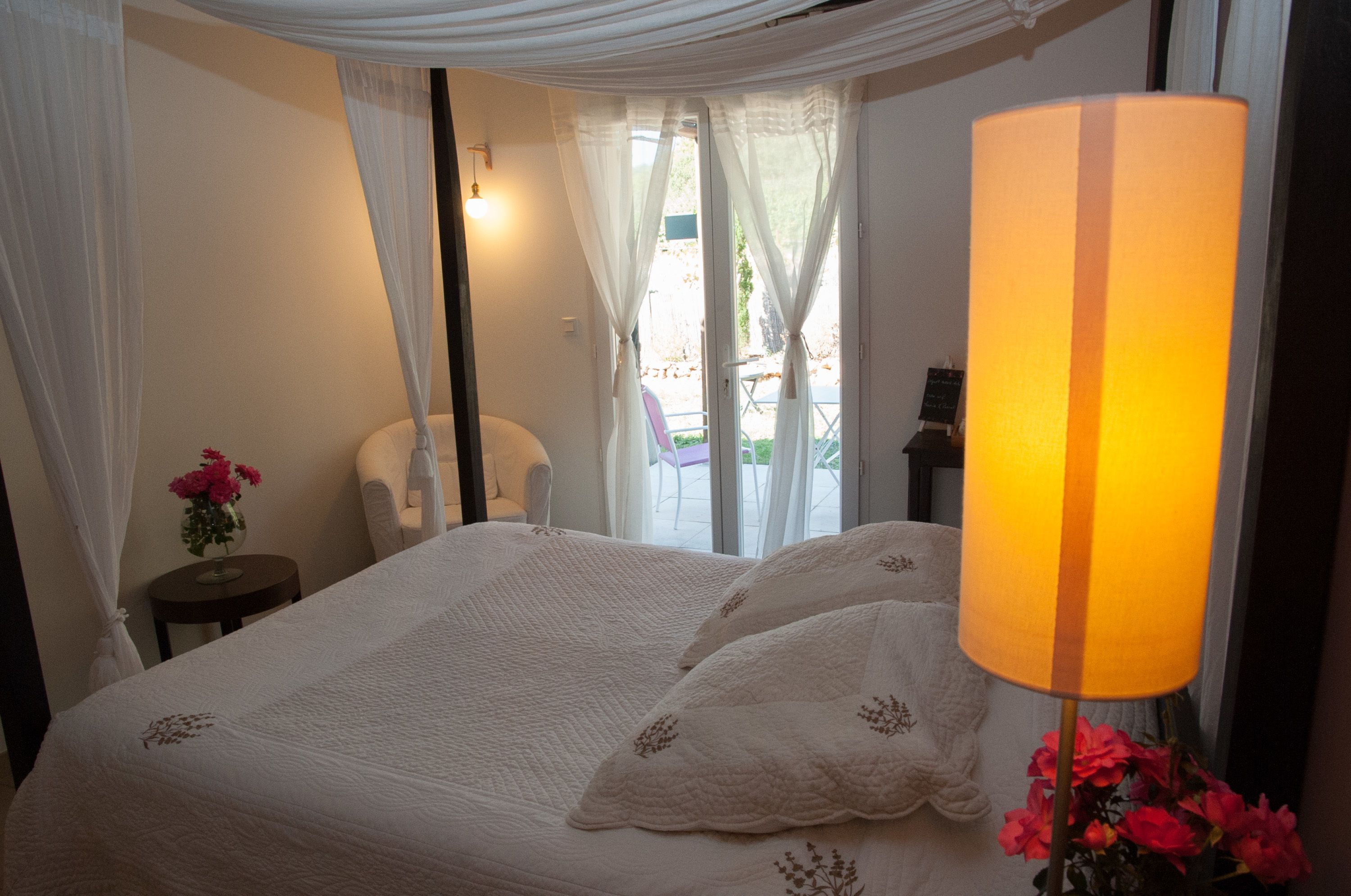 Luxe beddengoed, pillowtop-bedden, een kluis op de kamer