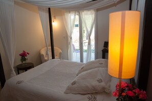 高級寝具、ピロートップ ベッド、セーフティボックス (室内)、客室ごとに異なる装飾