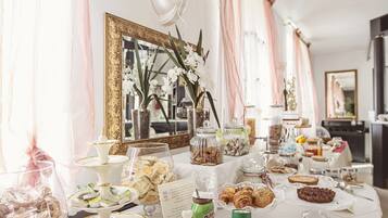 Tägliches inbegriffenes Frühstücksbuffet