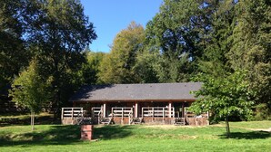 Apartment, 2 Bedrooms | 2 bedrooms, free cots/infant beds - Camping au Bois de Calais (Correze)