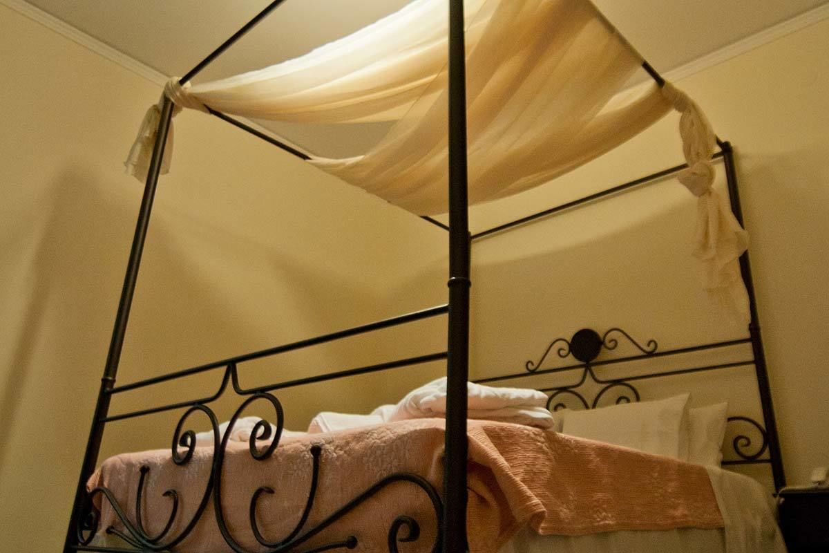 suite, 1 bedroom | minibar, in-room safe, soundproofing, iron/ironing board