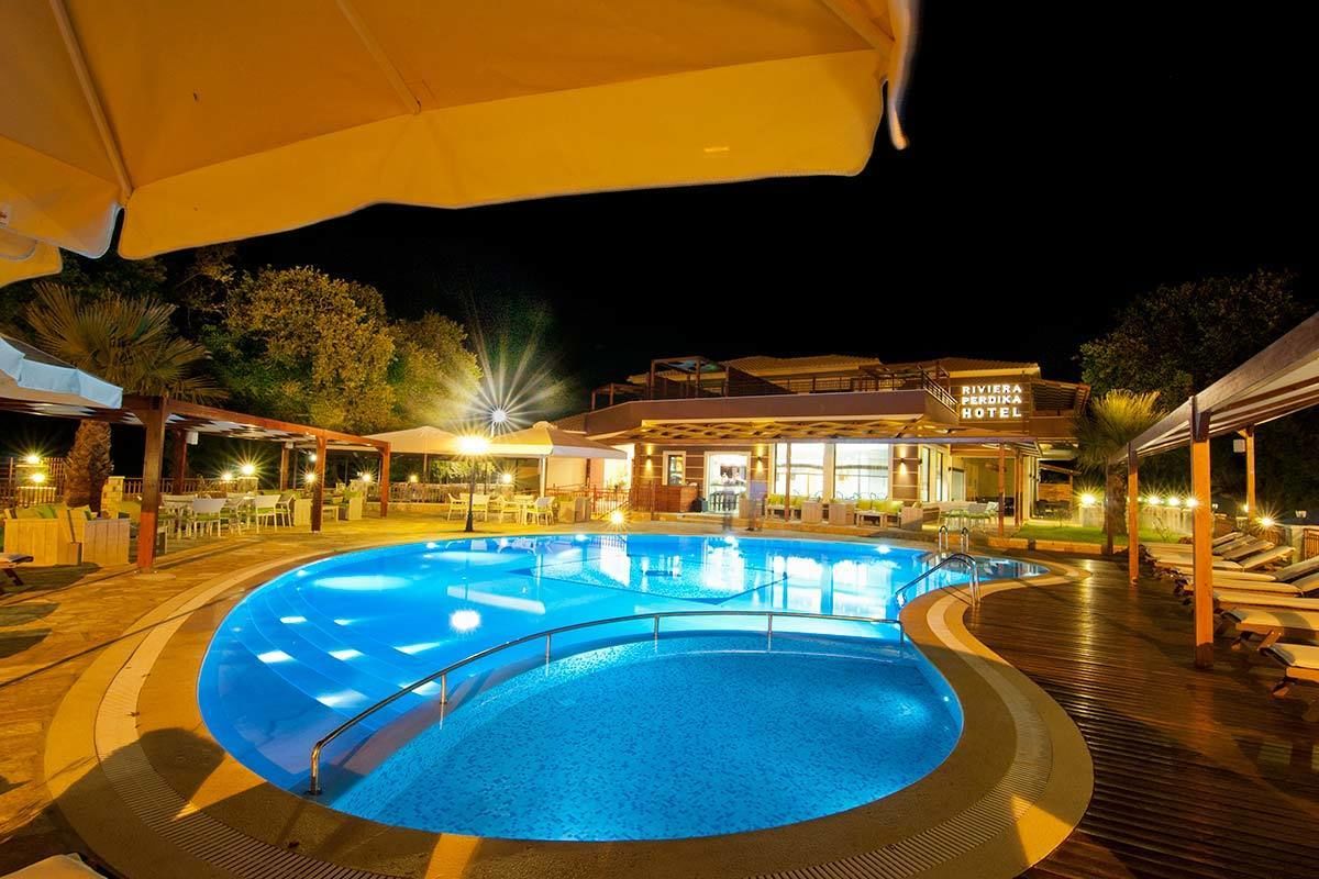 outdoor pool, pool loungers