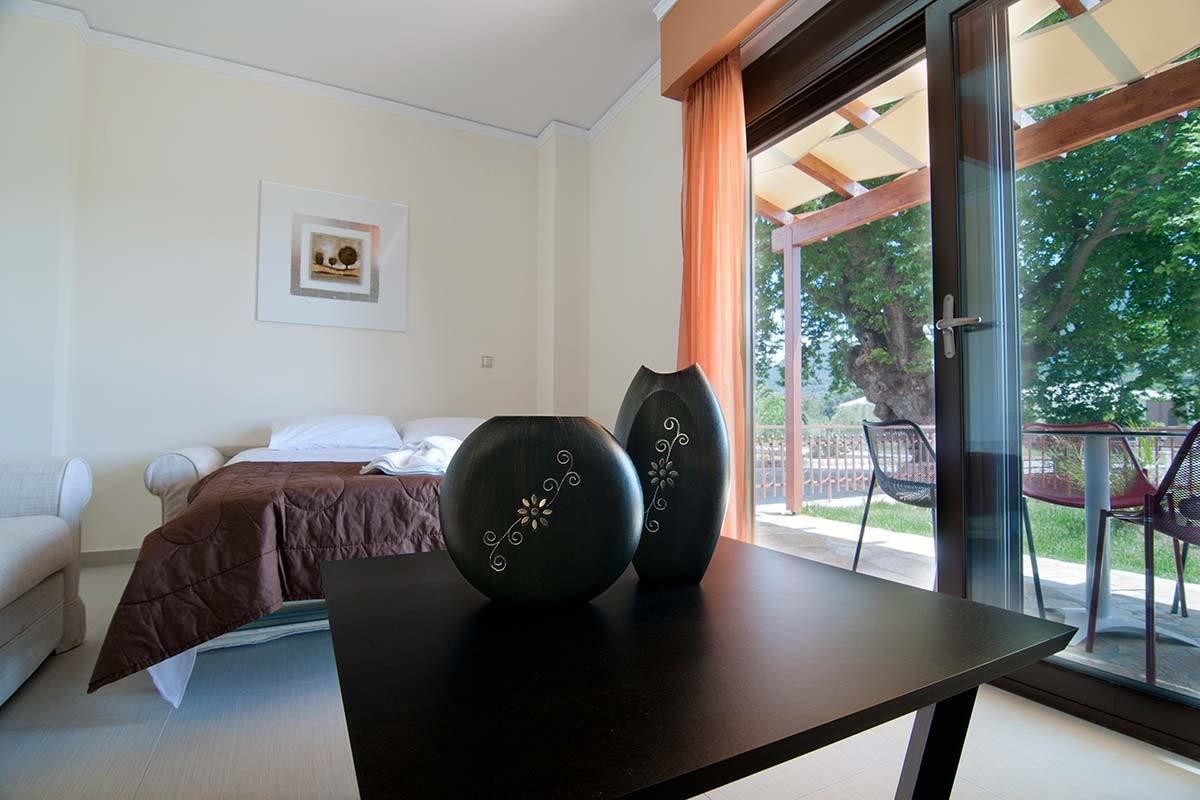 suite, 1 bedroom | living area | flat-screen tv