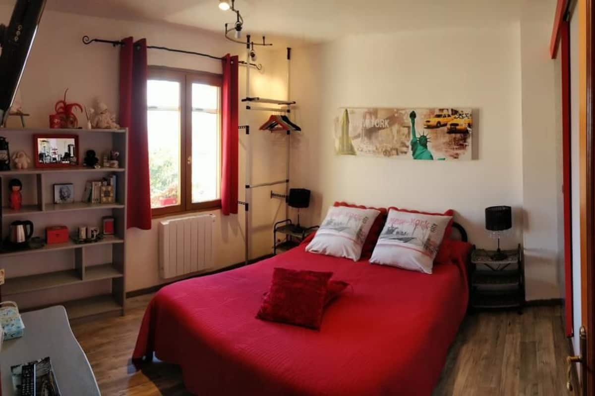 Kamar Double (New York) | Kedap suara, setrika/meja setrika, Wi-Fi gratis, dan seprai linen