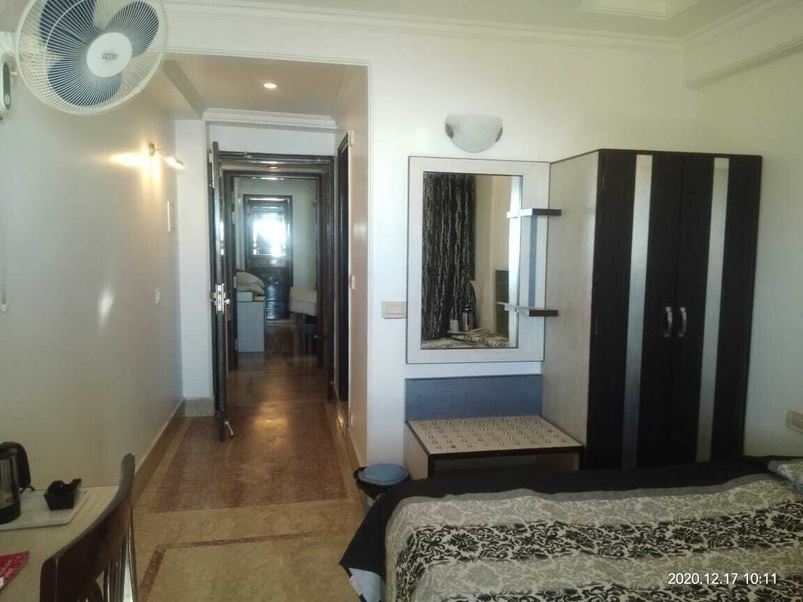 Executive Double Room | In-room safe, desk, iron/ironing board, free wired Internet