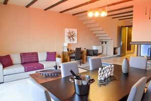 Flat-screen TV - Vathyskia Guesthouse (Xylokastro-Evrostina)