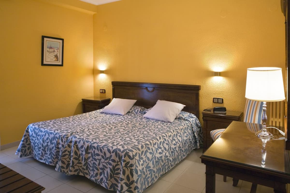 Desk, blackout curtains, free WiFi