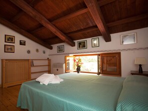 Premium bedding, cots/infant beds, rollaway beds