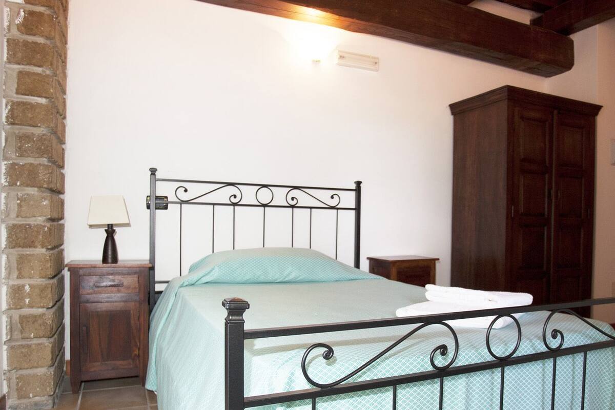 Premium bedding, cots/infant beds, rollaway beds
