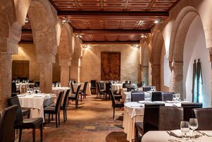 Se sirven desayunos, almuerzos, cenas y cocina local 