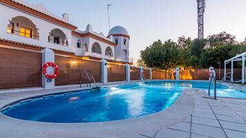 Seasonal outdoor pool