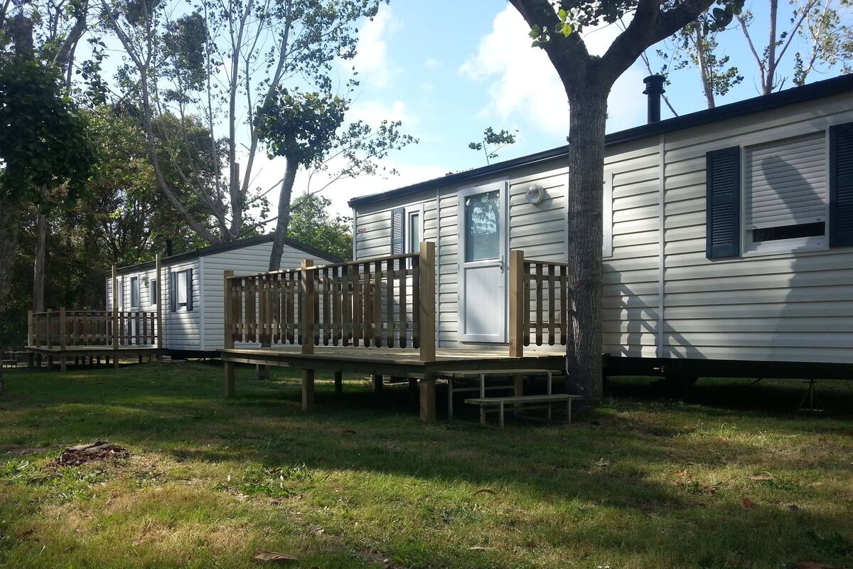 Mobile Home, 2 chambres, salle de bains privée, vue piscine