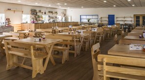 Breakfast, lunch, dinner served; local and international cuisine  - Camping Santa Tecla (A Guarda)