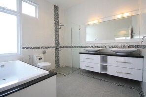  4-Bedroom Pool Villa | Bathroom | Separate bathtub and shower, towels - Hua Hin Tropical Pool Villa G 12 (Hua Hin)