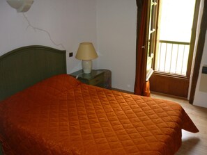 Premium bedding, desk, soundproofing, free WiFi - Auberge de l'Aspre (Fontanges)