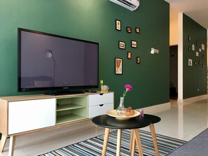 Condo luxo, 2 quartos | 2 quartos, ferros/tábuas de passar roupa, Wi-Fi de cortesia