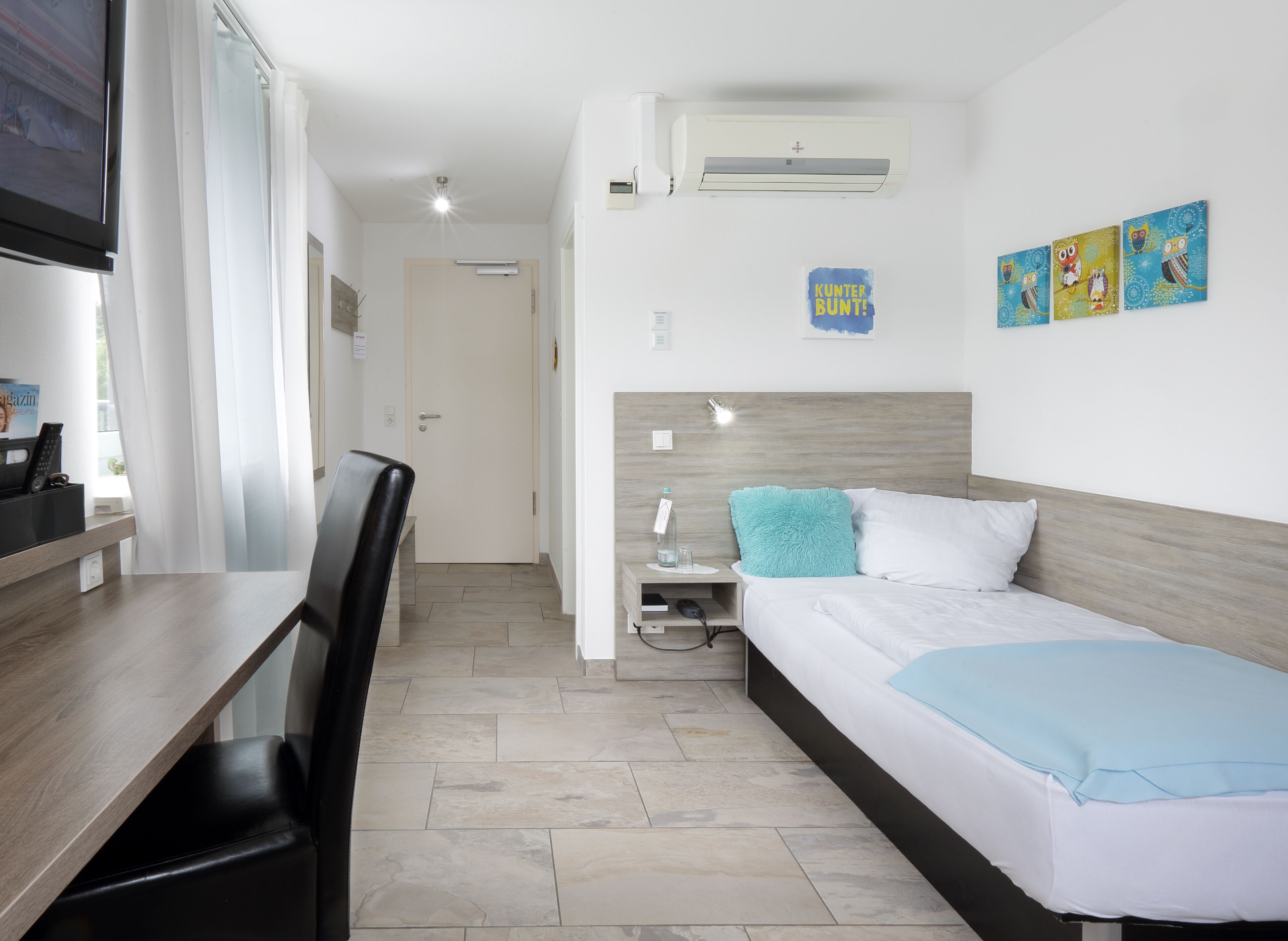 standard single room | minibar, in-room safe, desk, cots/infant beds