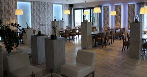 ディナーに営業