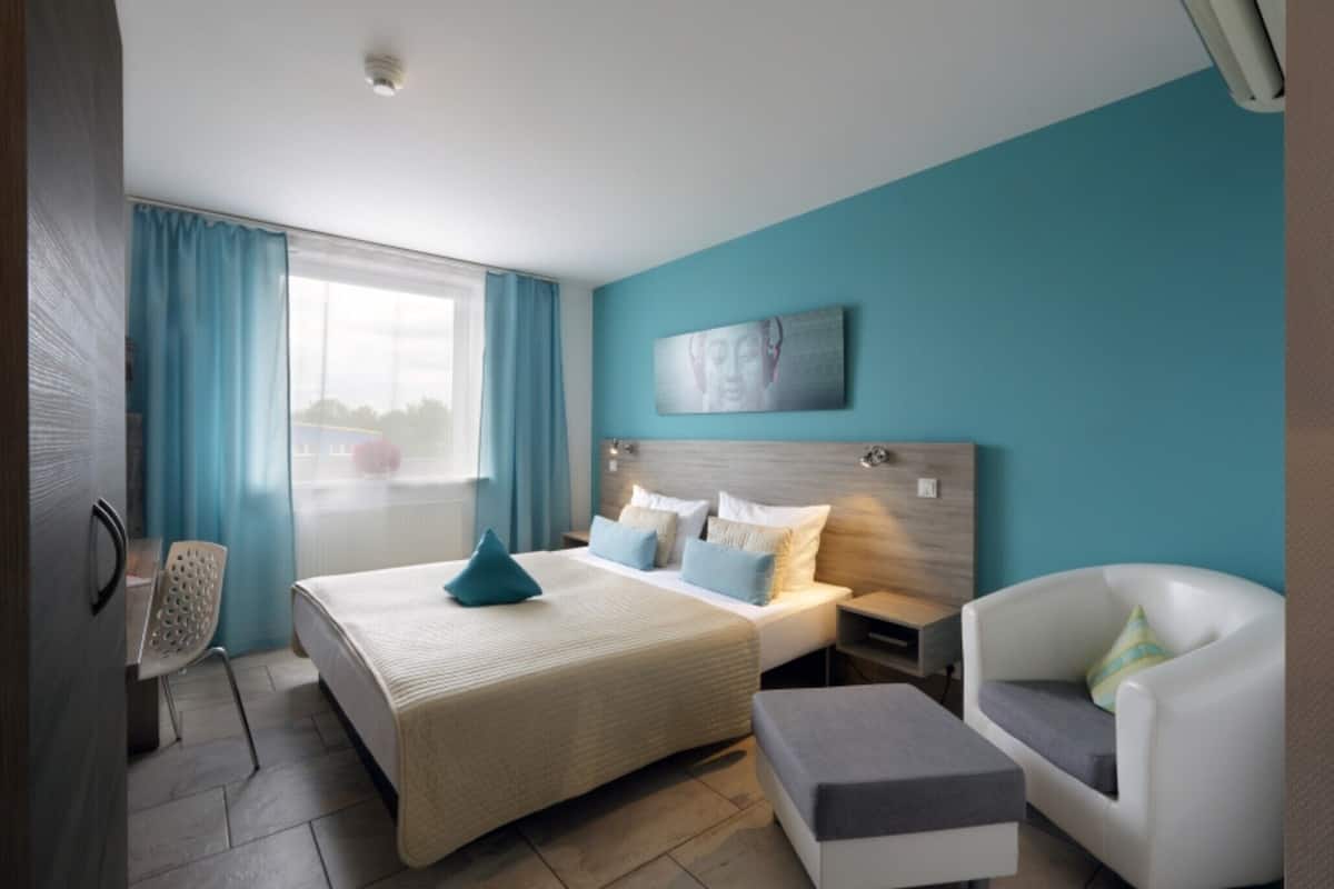 double room | minibar, in-room safe, desk, cots/infant beds