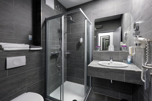 Shower, free toiletries, hair dryer, towels