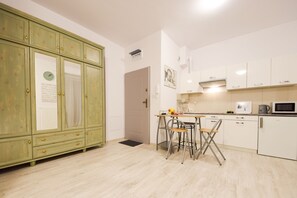 Classic Apartment, 1 Bedroom, Balcony | Private kitchenette | Fridge, microwave, stovetop, dishwasher - ShortStayPoland Srebrna - B36 (Warsaw)