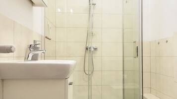 Classic Apartment, 1 Bedroom, Balcony | Bathroom