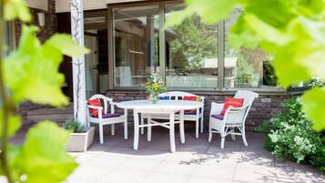 Leilighet, 3 soverom, terrasse, hageområde | Terrasse/patio