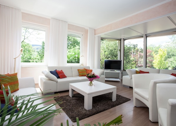 Apartment, 3 Bedrooms, Terrace, Garden Area | Living area