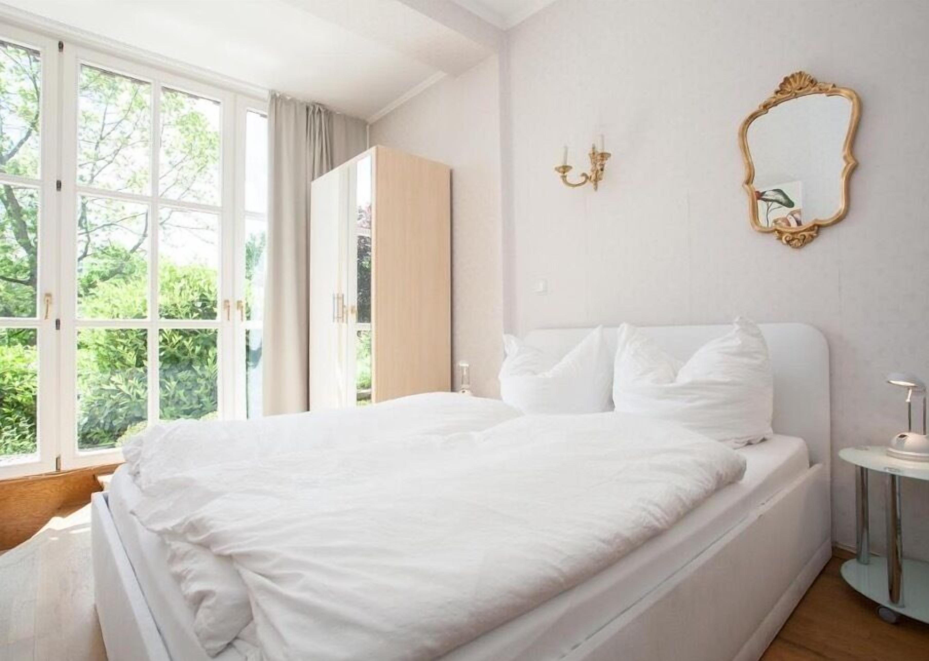 Leilighet, 3 soverom, terrasse, hageområde | 1 soverom, strykejern/-brett, wi-fi (inkludert) og sengetøy