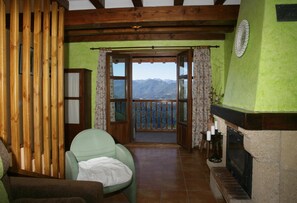 2 quartos, cortinas blackout, ferros/tábuas de passar roupa