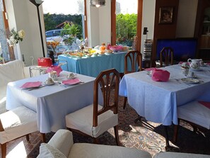 Dagelijks continentaal ontbijt inbegrepen