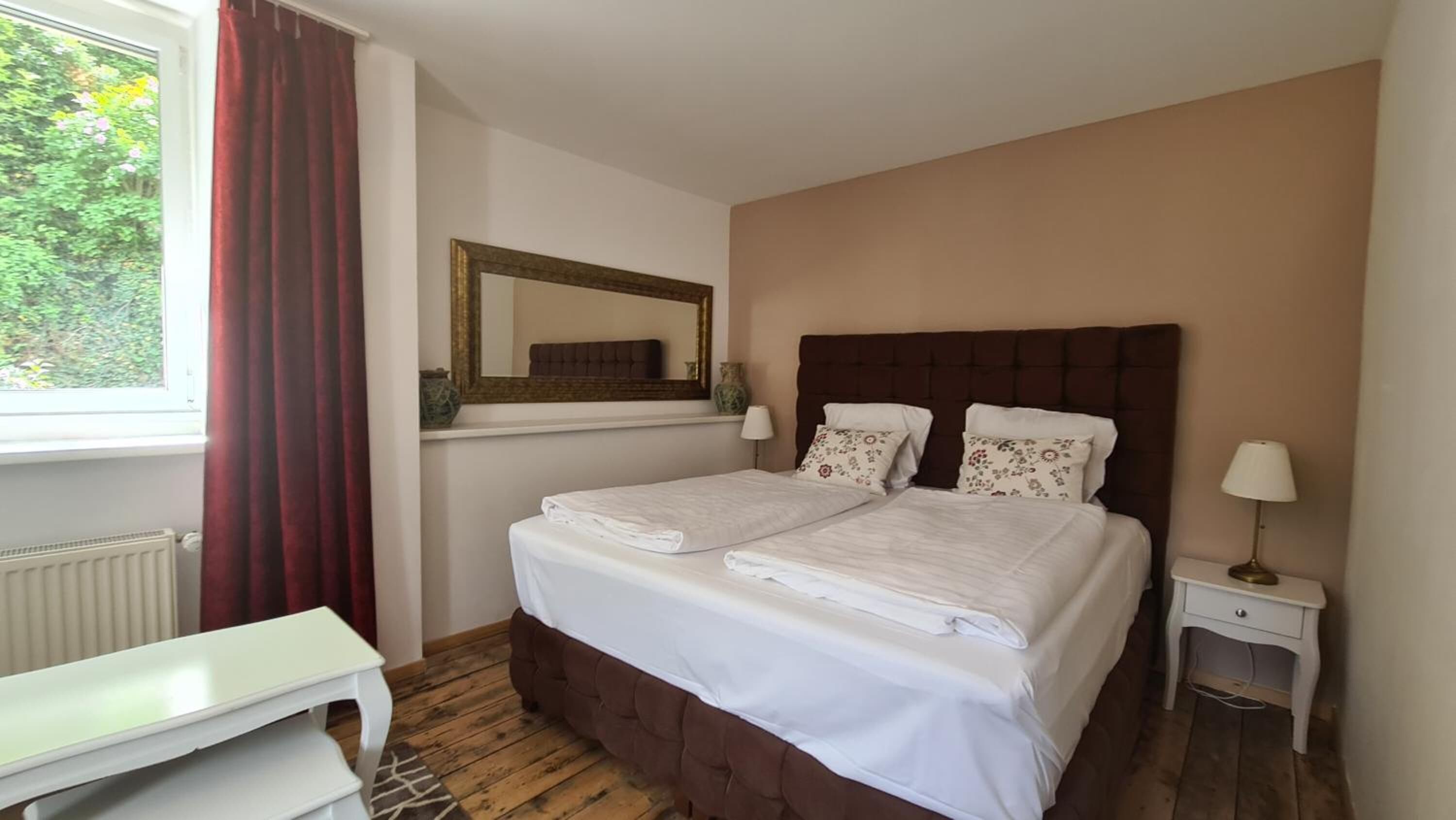 desk, soundproofing, free cots/infant beds, free wifi